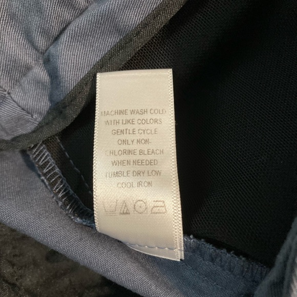 Counterparts
10 grayish/ blue capris 
Front pockets - Picture 6 of 8